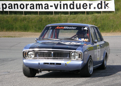 Det bliver i denne Ford Cortina Mk. II at Jesper Sally Pedersen skal deltage i Copenhagen Historic Grand Prix 2009.